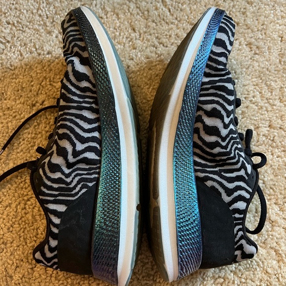Skechers GOrun Razor 3 Cloak Hyper - Zebra Print - Picture 2 of 3